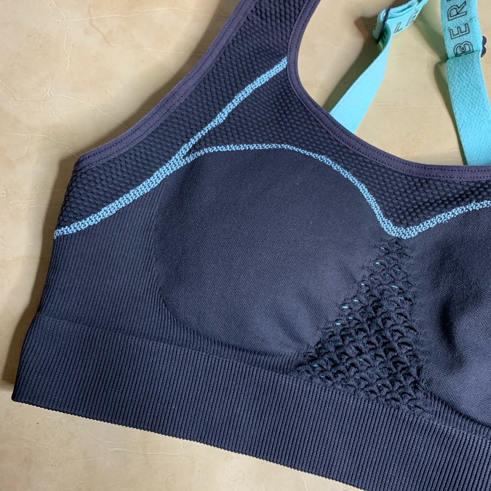 Berlei Sports Bra - Picture 2 of 14